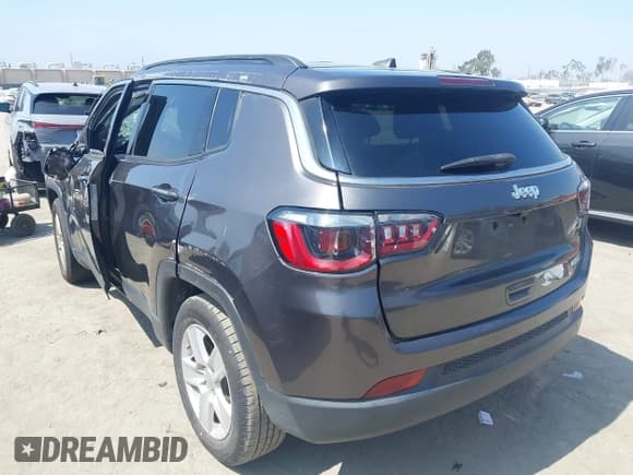 ✅ 2022 Jeep Compass Latitude • VIN: 3C4NJCBB0NT139820 • Lot: 42640543. Listed on IAAI with 51,196 mi. Free auction sales archive from the USA and detailed vehicle history report at DreamBid. Image 3.