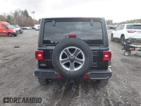 ✅ 2022 Jeep Wrangler Unlimited Sahara • VIN: 1C4HJXEG4NW186063 • Lot: 40927600. Wystawiony na IAAI z przebiegiem 22 430 mil. Bezpłatny archiwum sprzedaży aukcyjnych z USA i szczegółowy raport historii pojazdu na DreamBid. Zdjęcie 16.