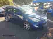 2013 Hyundai Elantra GLS z VIN KMHDH4AE5DU711232, wystawiony jako IAAI lot #43526333 z przebiegiem 92 535 mil mil oraz . Historia ofert i sprzedaży dostępna na DreamBid. Obrazek 1.