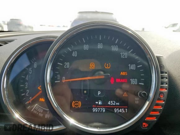 ✅ 2017 MINI Clubman Cooper S • VIN: WMWLN9C3XH2E50439 • Lot: 65005305. Wystawiony na Copart z przebiegiem 99 779 mil. Bezpłatny archiwum sprzedaży aukcyjnych z USA i szczegółowy raport historii pojazdu na DreamBid. Zdjęcie 9.