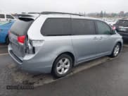 ✅ 2014 Toyota Sienna LE AAS • VIN: 5TDKK3DC5ES503410 • Лот: 43661128. Опубликован ранее на IAAI с пробегом 84 262 миль. Бесплатный доступ к архиву аукционных продаж из США и подробный отчёт об истории автомобиля на DreamBid. Изображение 4.