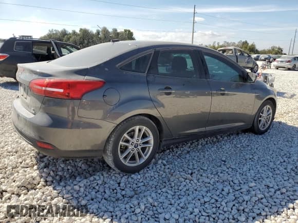 ✅ 2018 Ford Focus SE • VIN: 1FADP3FE7JL229461 • Lot: 82499245. Wystawiony na Copart z przebiegiem 66 300 mil. Bezpłatny archiwum sprzedaży aukcyjnych z USA i szczegółowy raport historii pojazdu na DreamBid. Zdjęcie 3.