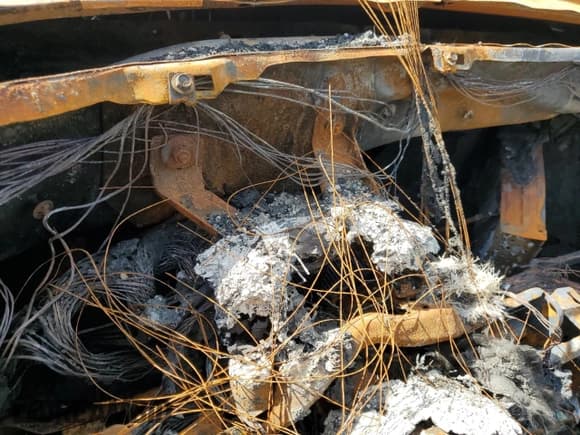 ✅ 1993 Chrysler LeBaron • VIN: 1C3XU4536PF614625 • Lot: 65858944. Wystawiony na Copart z przebiegiem Nie podano. Bezpłatny archiwum sprzedaży aukcyjnych z USA i szczegółowy raport historii pojazdu na DreamBid. Zdjęcie 9.