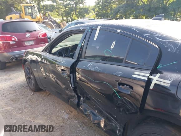 ✅ 2019 Dodge Charger R/T • VIN: 2C3CDXCT8KH584134 • Lot: 42664664. Listed on IAAI with 105,547 mi. Free auction sales archive from the USA and detailed vehicle history report at DreamBid. Image 6.