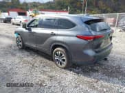 ✅ 2022 Toyota Highlander Hybrid XLE • VIN: 5TDGBRCH7NS541727 • Lot: 43573558. Wystawiony na IAAI z przebiegiem 79 995 mil. Bezpłatny archiwum sprzedaży aukcyjnych z USA i szczegółowy raport historii pojazdu na DreamBid. Zdjęcie 3.