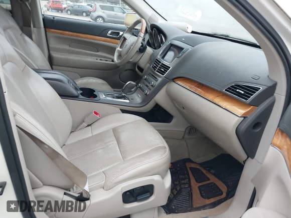 ✅ 2012 Lincoln MKT EcoBoost • VIN: 2LMHJ5AT3CBL54703 • Лот: 43752632. Опубликован ранее на IAAI с пробегом 212 934 миль. Бесплатный доступ к архиву аукционных продаж из США и подробный отчёт об истории автомобиля на DreamBid. Изображение 5.