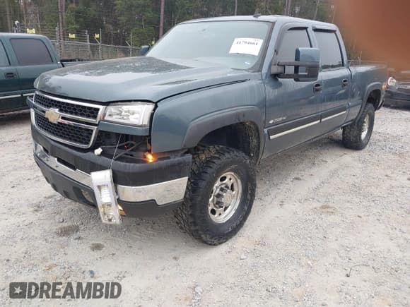 ✅ 2006 Chevrolet Silverado 2500HD LT1 • VIN: 1GCHK23U86F181748 • Lot: 41794661. Listed on IAAI with 204,496 mi. Free auction sales archive from the USA and detailed vehicle history report at DreamBid. Image 18.