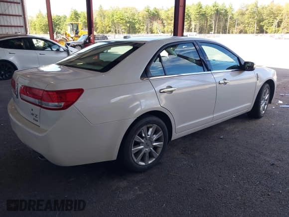 ✅ 2010 Lincoln MKZ • VIN: 3LNHL2JCXAR650661 • Lot: 43206134. Wystawiony na IAAI z przebiegiem 113 985 mil. Bezpłatny archiwum sprzedaży aukcyjnych z USA i szczegółowy raport historii pojazdu na DreamBid. Zdjęcie 4.