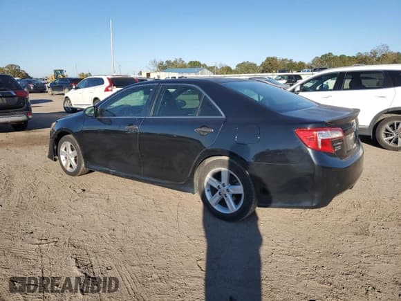 ✅ 2013 Toyota Camry L • VIN: 4T1BF1FK8DU693643 • Лот: 90829525. Опубликован ранее на Copart с пробегом 202 694 миль. Бесплатный доступ к архиву аукционных продаж из США и подробный отчёт об истории автомобиля на DreamBid. Изображение 2.