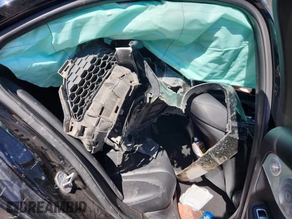 ✅ 2019 Mercedes-Benz C 300 • VIN: 55SWF8EB1KU322375 • Lot: 82468455. Listed on Copart with Not provided. Free auction sales archive from the USA and detailed vehicle history report at DreamBid. Image 10.