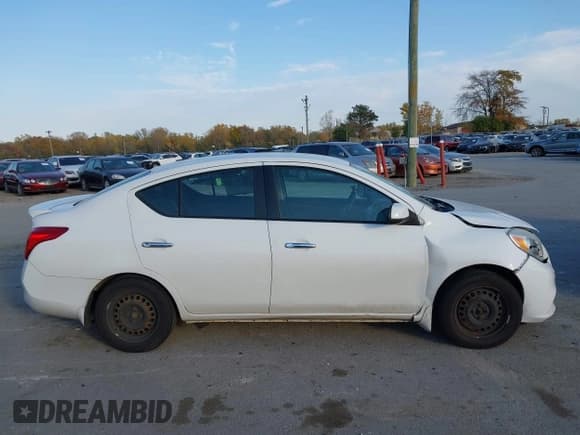 ✅ 2013 Nissan Versa SV • VIN: 3N1CN7AP6DL845496 • Lot: 43621543. Wystawiony na IAAI z przebiegiem 181 979 mil. Bezpłatny archiwum sprzedaży aukcyjnych z USA i szczegółowy raport historii pojazdu na DreamBid. Zdjęcie 14.