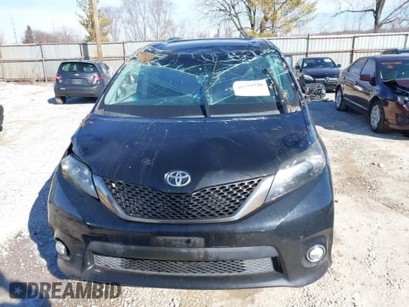✅ 2014 Toyota Sienna SE • VIN: 5TDXK3DC3ES521202 • Lot: 41579320. Listed on IAAI with 182,982 mi. Free auction sales archive from the USA and detailed vehicle history report at DreamBid. Image 12.