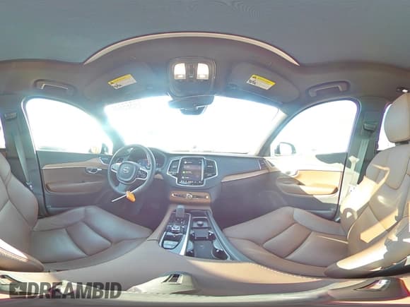 ✅ 2024 Volvo XC90 Plus Bright Theme • VIN: YV4062PE2R1206825 • Lot: 66565645. Wystawiony na Copart z przebiegiem 26 798 mil. Bezpłatny archiwum sprzedaży aukcyjnych z USA i szczegółowy raport historii pojazdu na DreamBid. Zdjęcie 16.