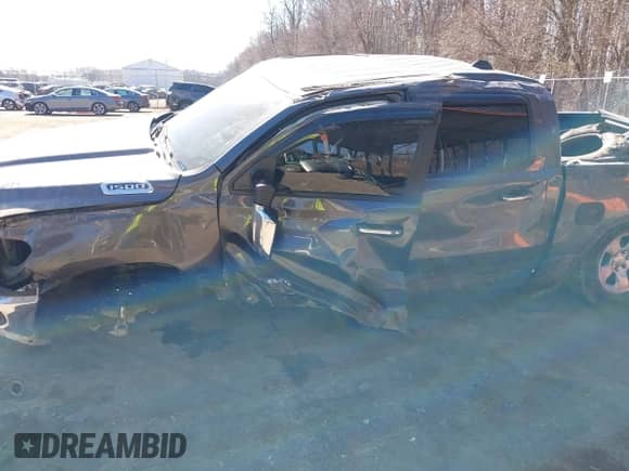 2019 Ram 1500 Big Horn z VIN 1C6RRFFG7KN755373, wystawiony jako IAAI lot #41764161 z przebiegiem 116 804 mil mil oraz . Historia ofert i sprzedaży dostępna na DreamBid. Obrazek 6.