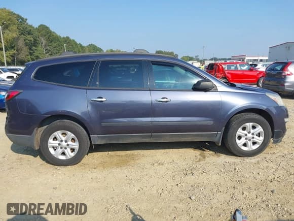 ✅ 2014 Chevrolet Traverse LS • VIN: 1GNKRFKD7EJ130710 • Lot: 43246425. Wystawiony na IAAI z przebiegiem 102 588 mil. Bezpłatny archiwum sprzedaży aukcyjnych z USA i szczegółowy raport historii pojazdu na DreamBid. Zdjęcie 13.