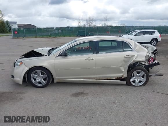 ✅ 2010 Chevrolet Malibu 1LS • VIN: 1G1ZB5EB2AF293884 • Lot: 43537559. Wystawiony na IAAI z przebiegiem 129 431 mil. Bezpłatny archiwum sprzedaży aukcyjnych z USA i szczegółowy raport historii pojazdu na DreamBid. Zdjęcie 14.