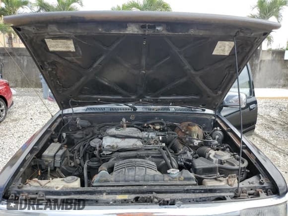 ✅ 1993 Toyota 4Runner • VIN: JT3VN29V6P0019541 • Lot: 56795335. Listed on Copart with 115,191 mi. Free auction sales archive from the USA and detailed vehicle history report at DreamBid. Image 11.