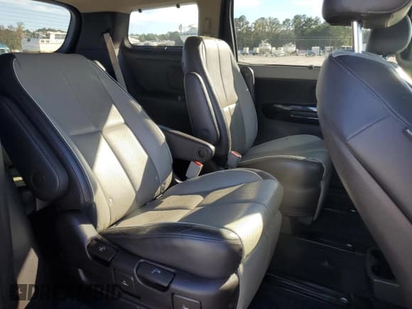 ✅ 2015 Kia Sedona SX-L • VIN: KNDME5C11F6051615 • Лот: 82569935. Опубликован ранее на Copart с пробегом 136 673 миль. Бесплатный доступ к архиву аукционных продаж из США и подробный отчёт об истории автомобиля на DreamBid. Изображение 11.