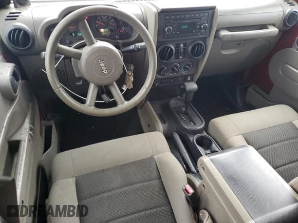 ✅ 2008 Jeep Wrangler Unlimited X • VIN: 1J4GB391X8L582277 • Лот: 90610105. Опубликован ранее на Copart с пробегом 114 034 миль. Бесплатный доступ к архиву аукционных продаж из США и подробный отчёт об истории автомобиля на DreamBid. Изображение 8.