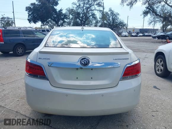 ✅ 2013 Buick LaCrosse Leather • VIN: 1G4GC5ERXDF257286 • Lot: 41682197. Listed on IAAI with 196,015 mi. Free auction sales archive from the USA and detailed vehicle history report at DreamBid. Image 16.