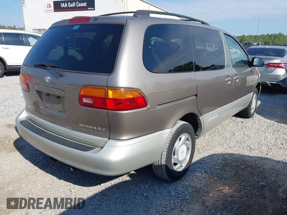 ✅ 1998 Toyota Sienna LE • VIN: 4T3ZF13C3WU037100 • Lot: 43176781. Wystawiony na IAAI z przebiegiem 231 523 mil. Bezpłatny archiwum sprzedaży aukcyjnych z USA i szczegółowy raport historii pojazdu na DreamBid. Zdjęcie 4.