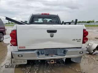 2007 Dodge 3500 SLT z VIN 3D7MX49C77G741839, wystawiony jako Copart lot #62139095 z przebiegiem 431 400 mil mil oraz Szkoda całkowita • Salvage title. Historia ofert i sprzedaży dostępna na DreamBid. Obrazek 6.