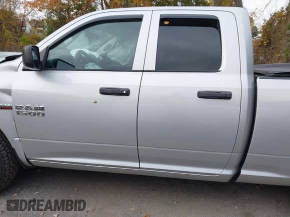 2017 Ram 1500 Express z VIN 1C6RR7FT3HS691054, wystawiony jako IAAI lot #43492242 z przebiegiem 109 532 mil mil oraz . Historia ofert i sprzedaży dostępna na DreamBid. Obrazek 14.