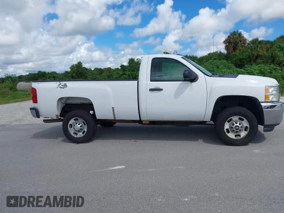 ✅ 2013 Chevrolet Silverado 2500HD Work Truck • VIN: 1GC0CVCG7DF156942 • Lot: 42725390. Wystawiony na IAAI z przebiegiem 177 154 mil. Bezpłatny archiwum sprzedaży aukcyjnych z USA i szczegółowy raport historii pojazdu na DreamBid. Zdjęcie 13.