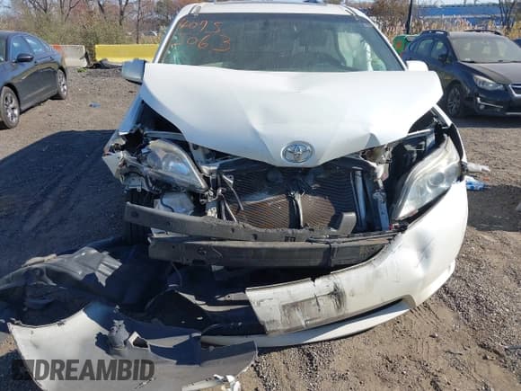 ✅ 2015 Toyota Sienna Limited • VIN: 5TDDK3DC4FS101226 • Lot: 40755063. Listed on IAAI with 153,793 mi. Free auction sales archive from the USA and detailed vehicle history report at DreamBid. Image 12.