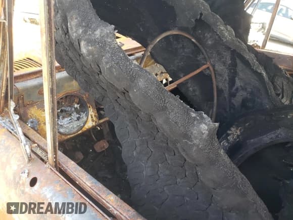 ✅ 1969 Ford Bronco • VIN: U15GLF78758 • Lot: 47116955. Wystawiony na Copart z przebiegiem Nie podano. Bezpłatny archiwum sprzedaży aukcyjnych z USA i szczegółowy raport historii pojazdu na DreamBid. Zdjęcie 9.