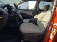 ✅ 2017 Hyundai Santa Fe 2.4L • VIN: 5XYZU3LB7HG460563 • Lot: 80073775. Wystawiony na Copart z przebiegiem 73 446 mil. Bezpłatny archiwum sprzedaży aukcyjnych z USA i szczegółowy raport historii pojazdu na DreamBid. Zdjęcie 7.