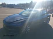 ✅ 2024 Tesla Model 3 Long Range • VIN: 5YJ3E1EB7RF827409 • Lot: 43750034. Wystawiony na IAAI z przebiegiem 18 933 mil. Bezpłatny archiwum sprzedaży aukcyjnych z USA i szczegółowy raport historii pojazdu na DreamBid. Zdjęcie 21.