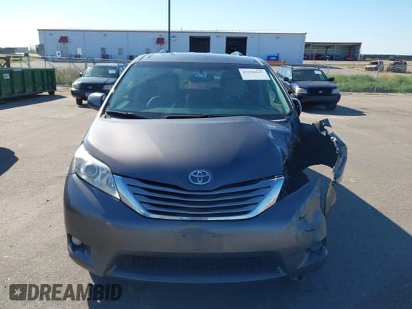 ✅ 2017 Toyota Sienna XLE Premium • VIN: 5TDYZ3DCXHS856171 • Lot: 43298145. Listed on IAAI with 165,730 mi. Free auction sales archive from the USA and detailed vehicle history report at DreamBid. Image 13.