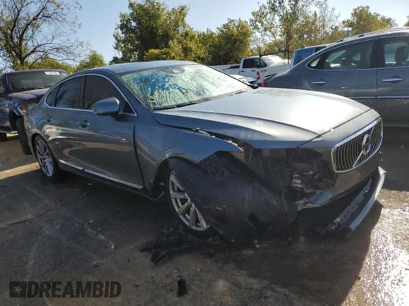 ✅ 2017 Volvo S90 Inscription • VIN: YV1A22ML7H1014136 • Лот: 71609753. Опубликован ранее на Copart с пробегом 75 940 миль. Бесплатный доступ к архиву аукционных продаж из США и подробный отчёт об истории автомобиля на DreamBid. Изображение 4.