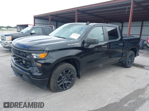 ✅ 2023 Chevrolet Silverado 1500 Custom • VIN: 3GCPABEK6PG159709 • Lot: 43142018. Wystawiony na IAAI z przebiegiem Nie podano. Bezpłatny archiwum sprzedaży aukcyjnych z USA i szczegółowy raport historii pojazdu na DreamBid. Zdjęcie 2.