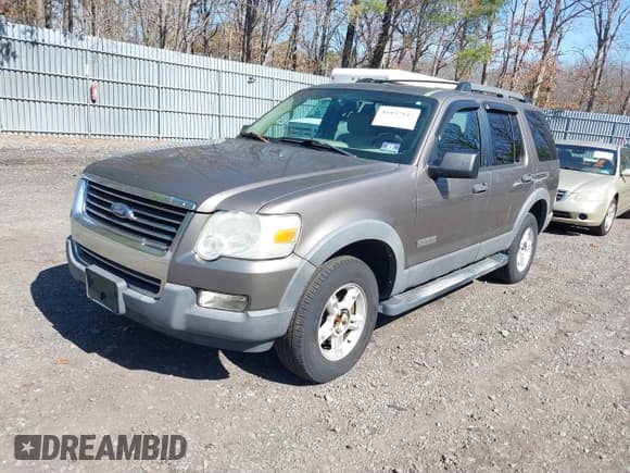 ✅ 2006 Ford Explorer XLT • VIN: 1FMEU73E66UA43409 • Лот: 41837847. Опубликован ранее на IAAI с пробегом 196 992 миль. Бесплатный доступ к архиву аукционных продаж из США и подробный отчёт об истории автомобиля на DreamBid. Изображение 2.