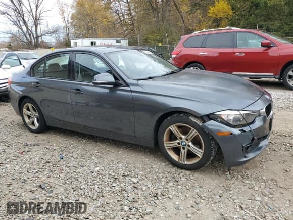 ✅ 2015 BMW 3 Series 328i xDrive • VIN: WBA3B5G59FNS13740 • Лот: 85414495. Опубликован ранее на Copart с пробегом 102 787 миль. Бесплатный доступ к архиву аукционных продаж из США и подробный отчёт об истории автомобиля на DreamBid. Изображение 4.
