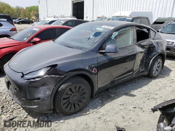 ✅ 2024 Tesla Model Y Long Range • VIN: 7SAYGDEE4RF990274 • Лот: 54239025. Опубликован ранее на Copart с пробегом 8 726 миль. Бесплатный доступ к архиву аукционных продаж из США и подробный отчёт об истории автомобиля на DreamBid. Изображение 1.