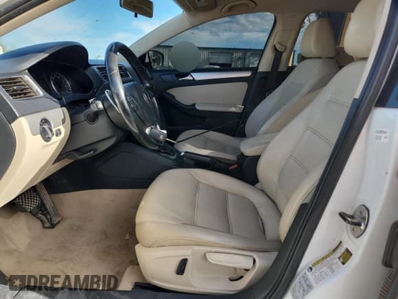 ✅ 2014 Volkswagen Jetta SE • VIN: 3VWD17AJ2EM289009 • Lot: 84212895. Listed on Copart with 91,991 mi. Free auction sales archive from the USA and detailed vehicle history report at DreamBid. Image 7.