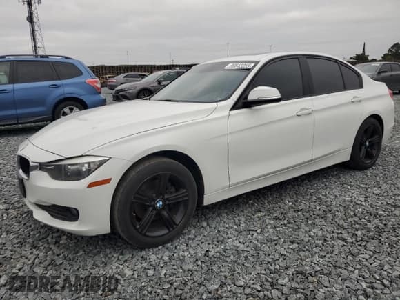 ✅ 2014 BMW 3 Series 320i xDrive • VIN: WBA3C3C5XEPV90555 • Lot: 90542255. Listed on Copart with 137,262 mi. Free auction sales archive from the USA and detailed vehicle history report at DreamBid. Image 1.