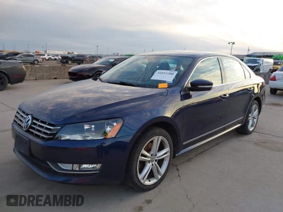 ✅ 2013 Volkswagen Passat SEL Premium • VIN: 1VWCM7A31DC072300 • Лот: 41032200. Опубликован ранее на IAAI с пробегом 122 573 миль. Бесплатный доступ к архиву аукционных продаж из США и подробный отчёт об истории автомобиля на DreamBid. Изображение 2.