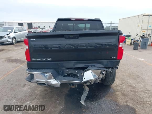 ✅ 2019 Chevrolet Silverado 1500 LTZ • VIN: 3GCUYGELXKG128573 • Lot: 43332498. Wystawiony na IAAI z przebiegiem 67 380 mil. Bezpłatny archiwum sprzedaży aukcyjnych z USA i szczegółowy raport historii pojazdu na DreamBid. Zdjęcie 17.