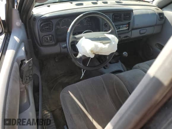 2000 Dodge Dakota Sport z VIN 1B7GG26N7YS667611, wystawiony jako Copart lot #71181355 z przebiegiem 218 471 mil mil oraz Szkoda całkowita • Salvage title. Historia ofert i sprzedaży dostępna na DreamBid. Obrazek 8.