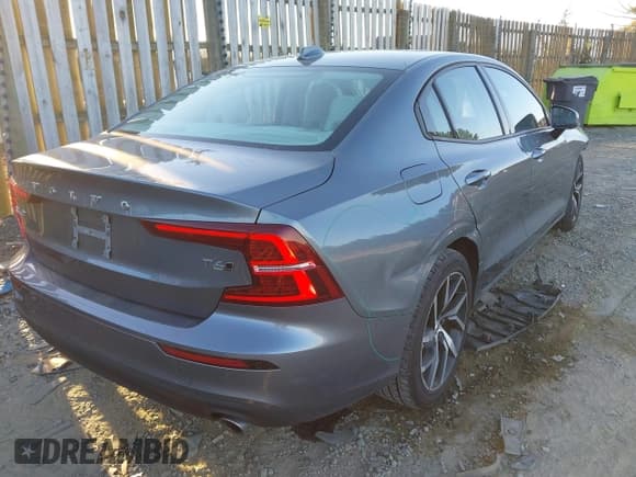 ✅ 2019 Volvo S60 Momentum • VIN: 7JRA22TK9KG002056 • Lot: 43702924. Wystawiony na IAAI z przebiegiem 80 769 mil. Bezpłatny archiwum sprzedaży aukcyjnych z USA i szczegółowy raport historii pojazdu na DreamBid. Zdjęcie 4.