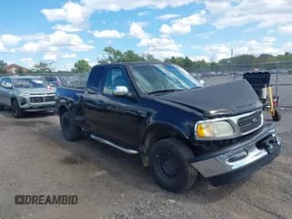 ✅ 1999 Ford F-150 XL • VIN: 2FTRX08L8XCB13909 • Lot: 43072515. Wystawiony na IAAI z przebiegiem 219 146 mil. Bezpłatny archiwum sprzedaży aukcyjnych z USA i szczegółowy raport historii pojazdu na DreamBid. Zdjęcie 1.