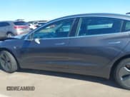 ✅ 2019 Tesla Model 3 Long Range • VIN: 5YJ3E1EB7KF386323 • Lot: 43551628. Wystawiony na IAAI z przebiegiem 103 673 mil. Bezpłatny archiwum sprzedaży aukcyjnych z USA i szczegółowy raport historii pojazdu na DreamBid. Zdjęcie 13.