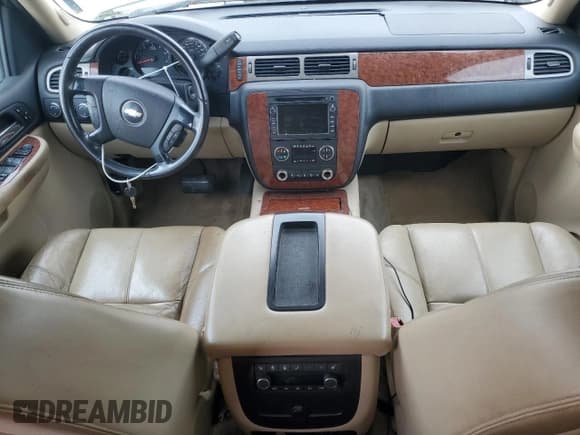 ✅ 2008 Chevrolet Suburban 2LT • VIN: 1GNFK16328R184691 • Lot: 81961984. Wystawiony na Copart z przebiegiem Nie podano. Bezpłatny archiwum sprzedaży aukcyjnych z USA i szczegółowy raport historii pojazdu na DreamBid. Zdjęcie 8.