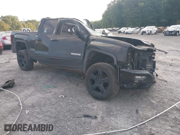 ✅ 2018 GMC Sierra 1500 • VIN: 1GTV2LEC2JZ296186 • Лот: 43256816. Опубликован ранее на IAAI с пробегом 137 627 миль. Бесплатный доступ к архиву аукционных продаж из США и подробный отчёт об истории автомобиля на DreamBid. Изображение 1.