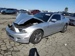 2014 Ford Mustang V6 с VIN 1ZVBP8AM4E5262325, выставлен на аукционе Copart как лот 82555385 с пробегом 120 583 миль миль и Списание • Salvage title. История ставок и продаж доступна на DreamBid. Изображение 1.