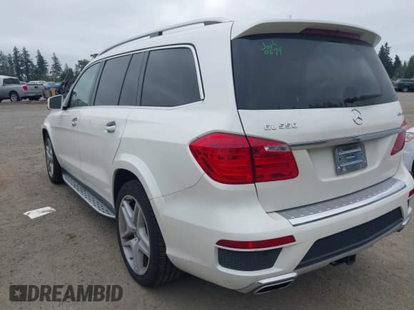 ✅ 2015 Mercedes-Benz GL 550 • VIN: 4JGDF7DEXFA510515 • Лот: 42464361. Опубликован ранее на IAAI с пробегом 100 252 миль. Бесплатный доступ к архиву аукционных продаж из США и подробный отчёт об истории автомобиля на DreamBid. Изображение 3.
